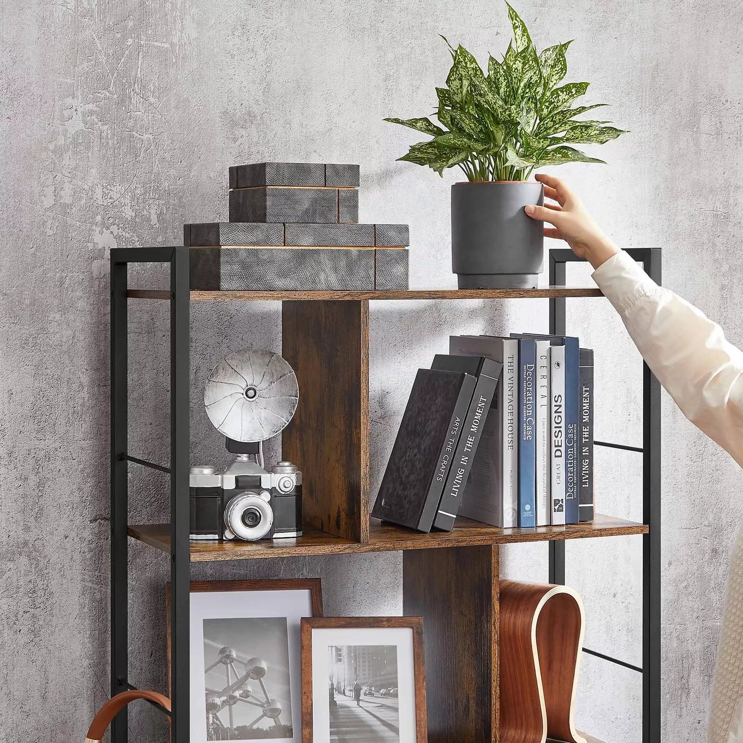 In And OutdoorMatch Boekenkast Sherman - 5 Tier Shelving Unit - Office Shelves - Open Shelves - Industrial Design - Living Room - Bedroom - Office - Study - Home - Office - Vintage Brown/Black Boekenkast