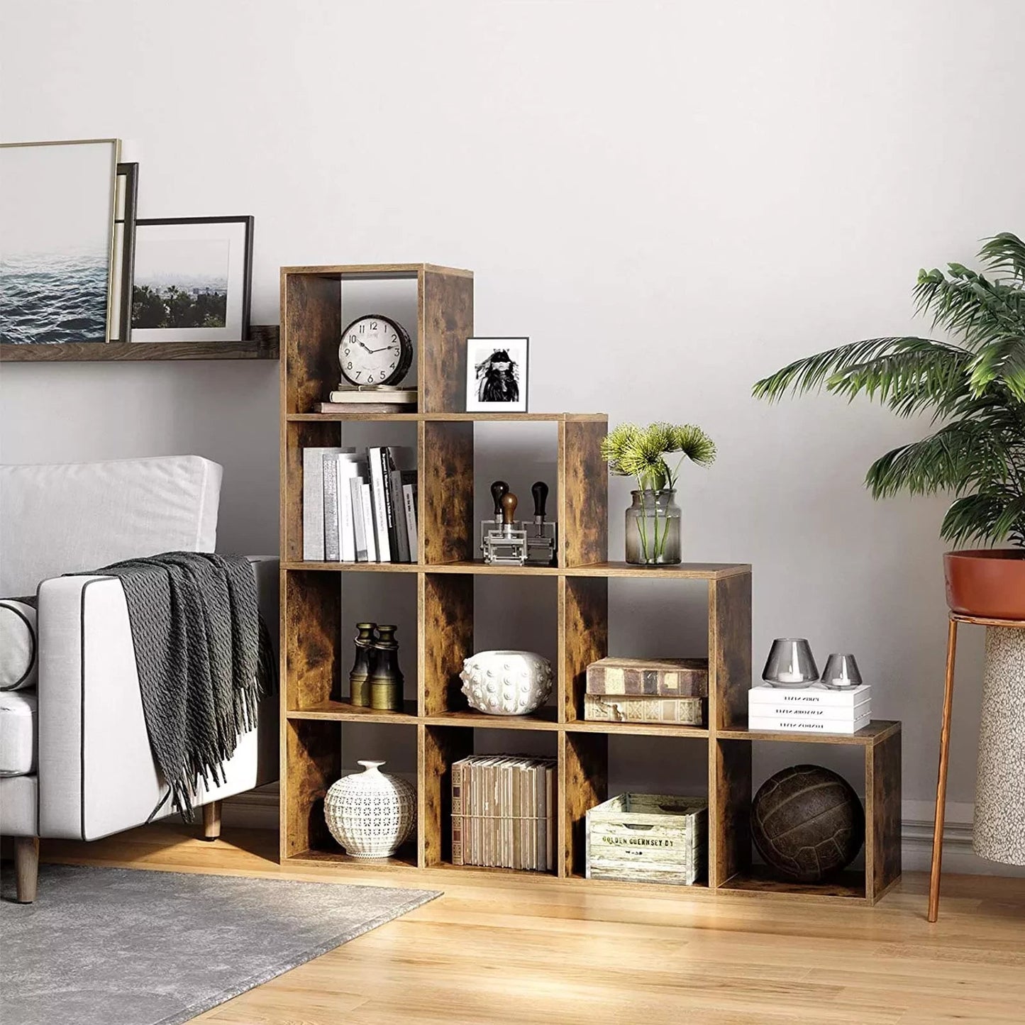 In And OutdoorMatch Boekenkast industrieel Nikki - 10 vakken - Bruin - Boekenplank - Woonkamer, slaapkamer en kinderkamer - Hout - MDF - 129x29x129cm Boekenkast