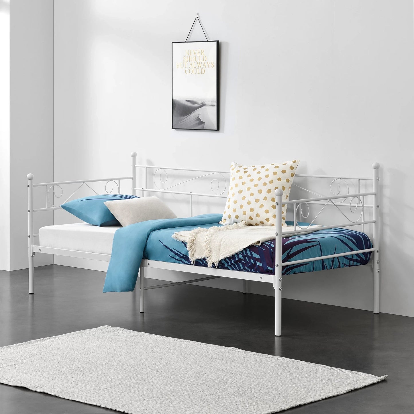 In And OutdoorMatch Eenpersoonsslaapbank Nera - 3-zitsbank - 90x200 cm - Wit - Vintage Design - Metalen bedframe Eén persoon slapen