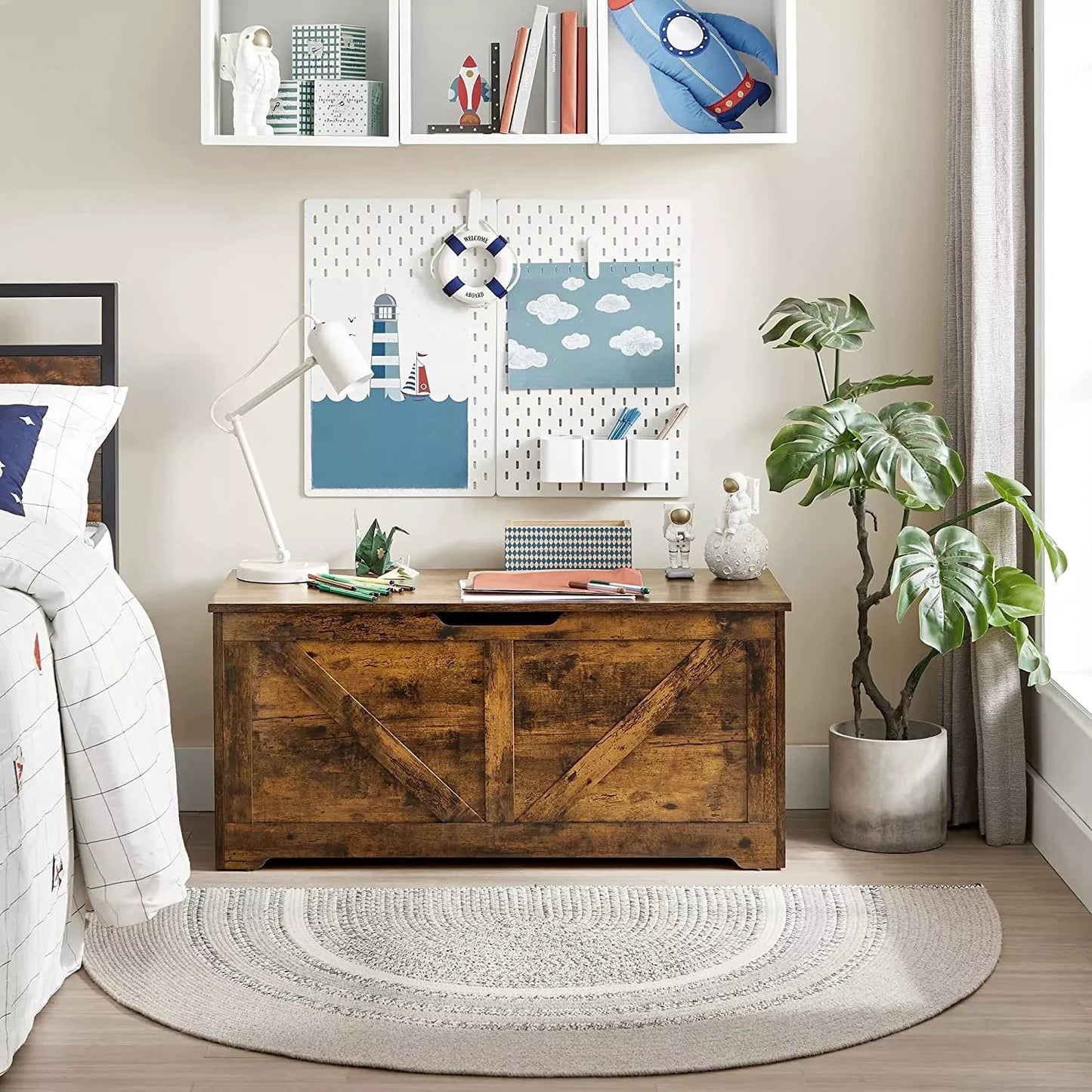 In And OutdoorMatch Opbergkast Robin - Speelgoedkist - Schoenenbank - Zitkist - Opbergdoos - Bank met opbergruimte - Landelijke Stijl - Veiligheidsscharnieren - 100x40x46cm - Vintage Bruin Opslagruimte