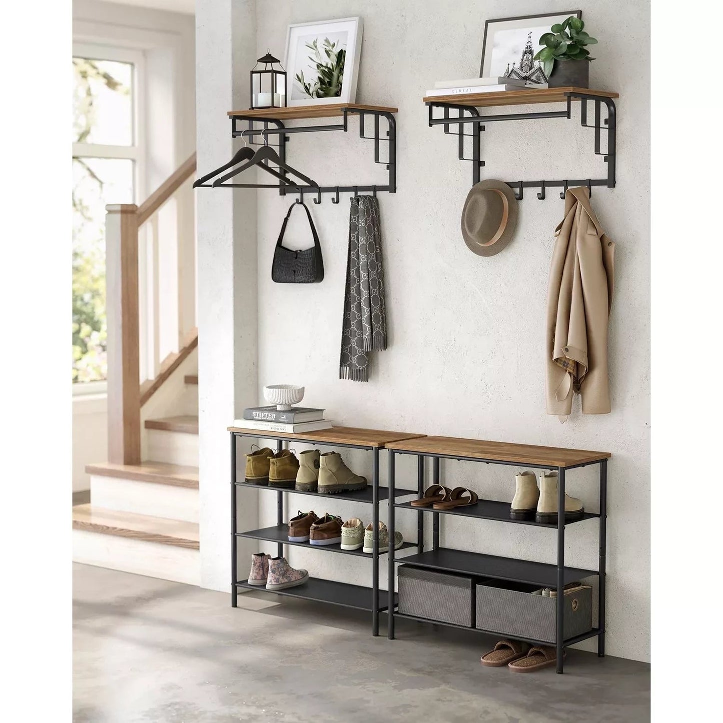 In And OutdoorMatch Wandkapstok Sammy - met Plank - Wandplank - met 10 Verwijderbare Haken - Hangplank - Wandmontage - 2 Kapstokken - Kledingstang - voor Hal - Slaapkamer - Badkamer - Vintage Bruin/Zwart Kapstok