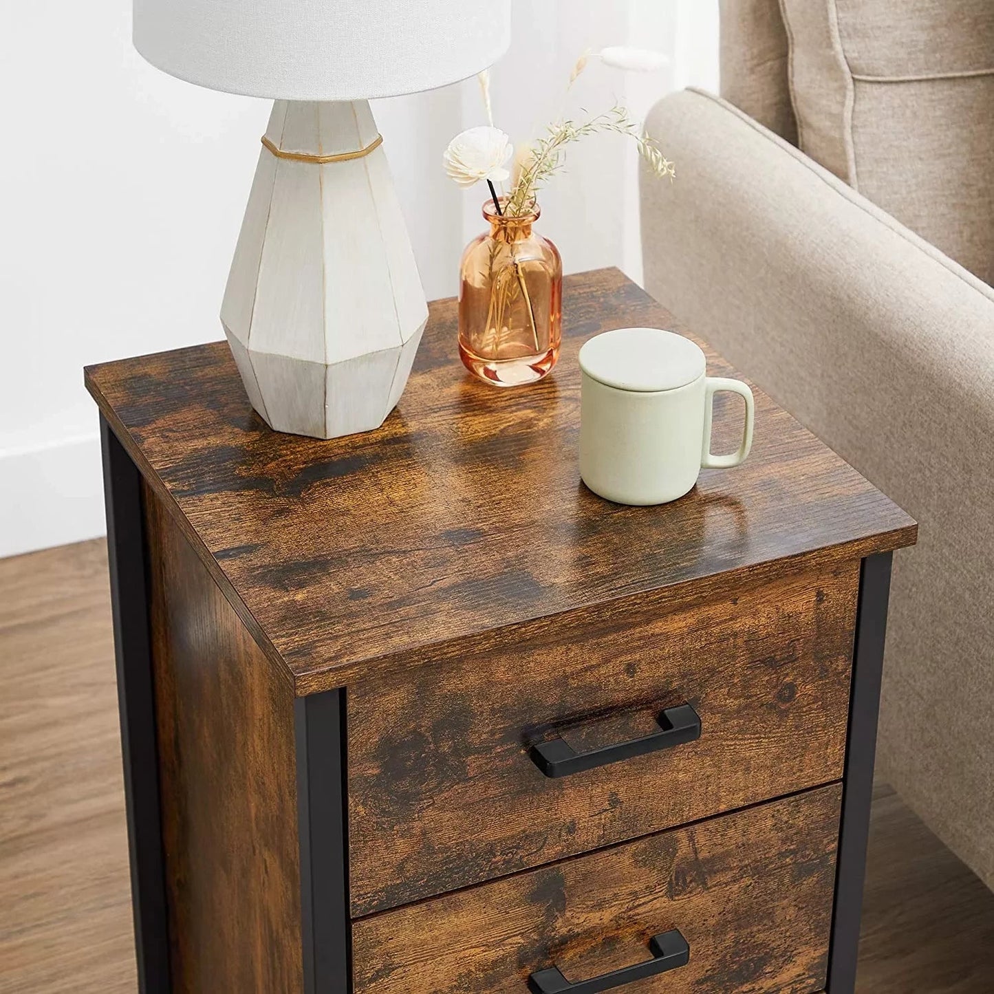 In En OutdoorMatch Nachtkastje Cara - Nachtkastje - Bijzettafel - Slaapkamer - Woonkamer - 40x40x60cm - Industrieel Design - Vintage Bruin/Zwart Nachtkastje